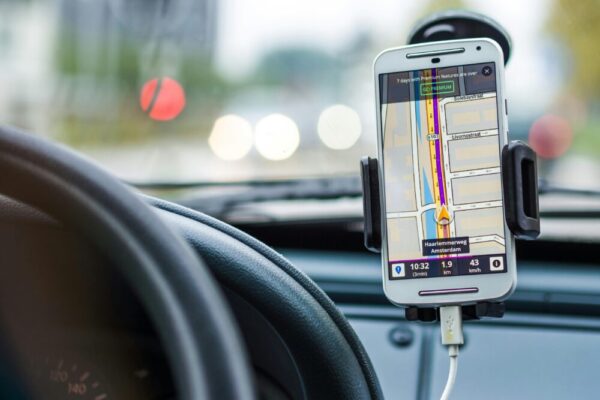 Pixel 拍照三大難題解析:過曝、對焦拉風箱、GPS 漂移與快速修正指南 GPS 信號與定位示意
