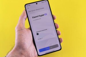 手機系統更新追蹤:Android 15 與 iOS 18 支援名單全覽 手機更新通知示意