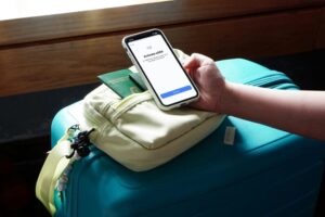 iPhone 16 eSIM 設定與跨國使用指南(台灣、香港、新加坡、馬來西亞實務要點) image