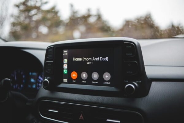 手機車用無線 CarPlay/AA 轉換器實測與相容性分析:三大熱門型號對比與車款驗證 image
