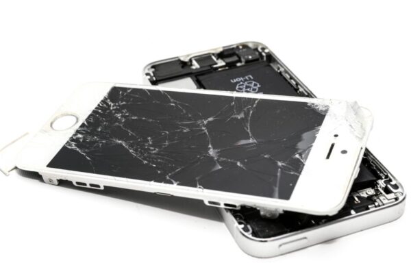 iPhone 16 常見問題 FAQ:發熱、螢幕、訊號與更新 深度解析(屏幕/更新) Close-up of a smartphone display showing color calibration