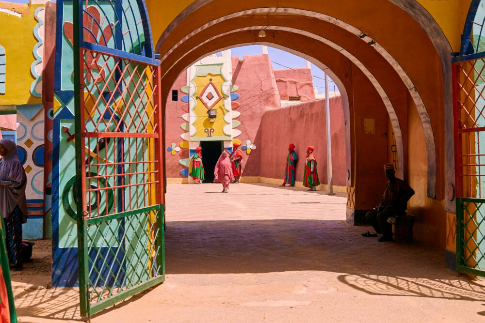 傳統服裝,充滿活力的設計,公共場所的免費圖庫相片