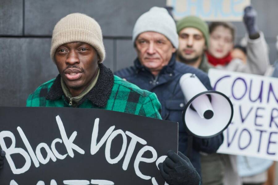 一群人,三月,不同背景的免費寫真集