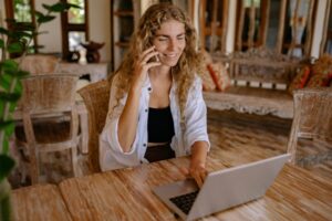 ＃室內、休閒工作、休閒裝的免費圖庫相片