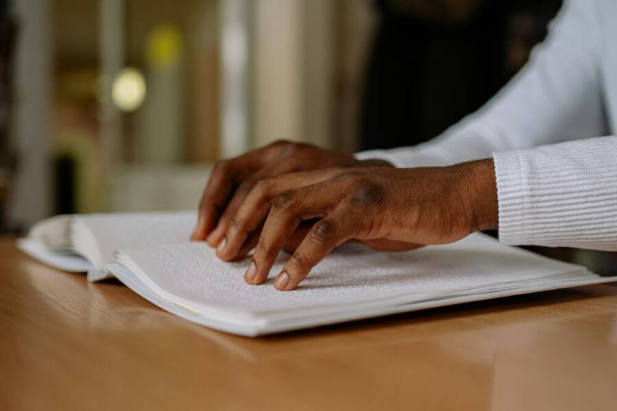 ＃室內、人體、延伸援手的免費圖庫相片
