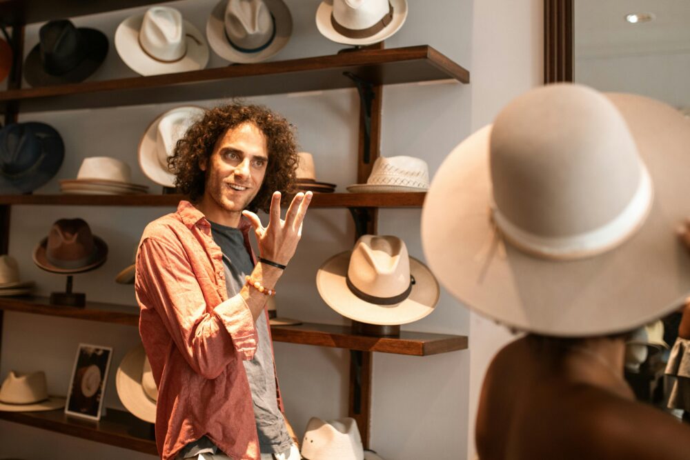 戴白袍的粉紅色裙子的女孩