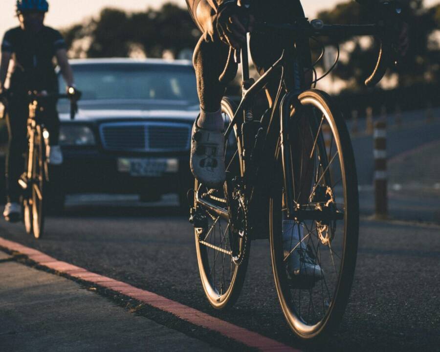 一個騎自行車的人