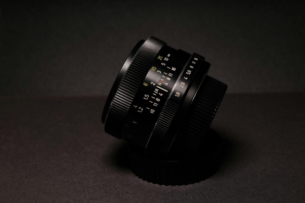 黑色紡織上的黑色鏡頭