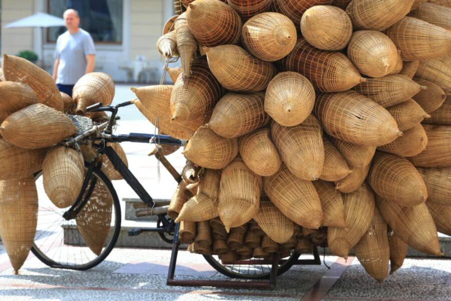 棕色麻袋的自行車