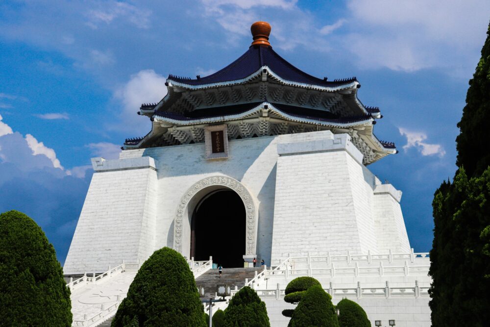 Explore the iconic Chiang Kai-shek Memorial Hall, a cultural landmark in Taipei, Taiwan.