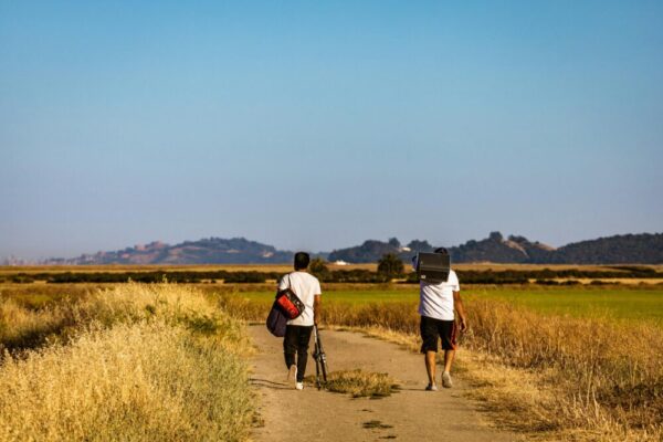 公園步道輕鬆散步場景