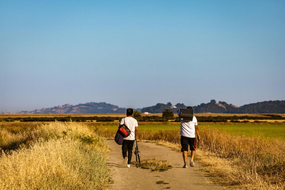 公園步道輕鬆散步場景