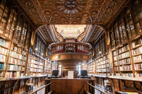 Discover the Livraria Lello bookstore
