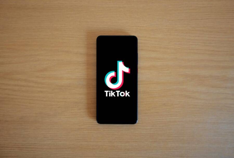 Smartphone planning screen with TikTok interface