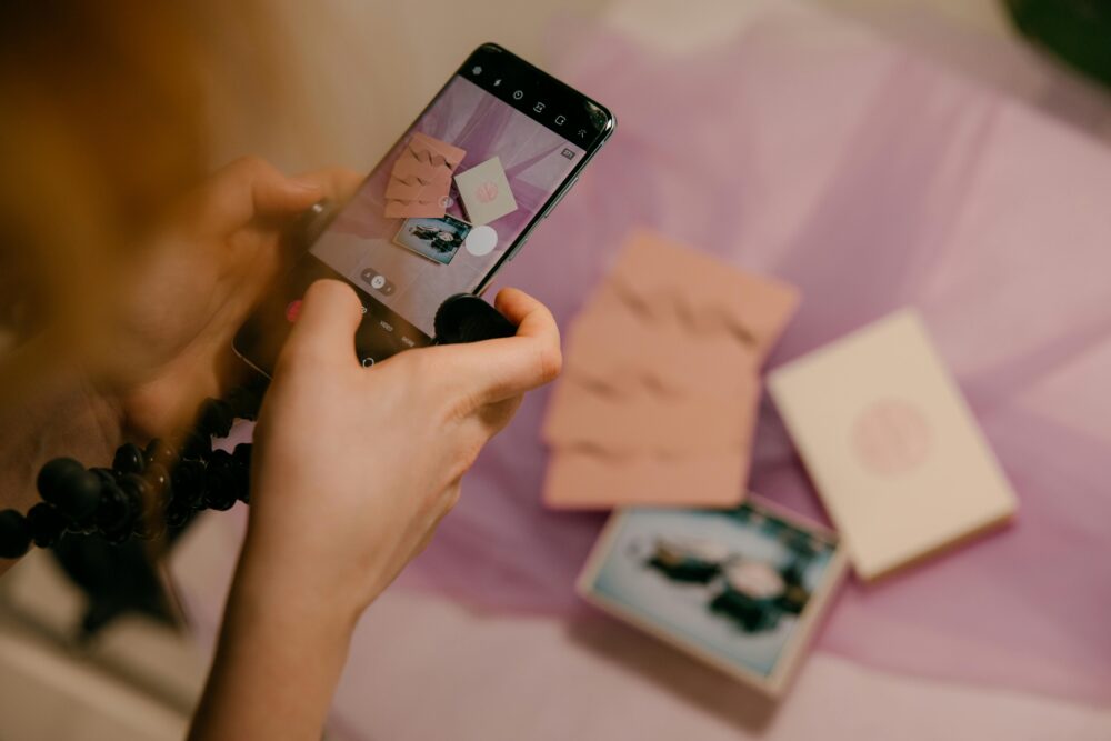 廣角與特寫的鏡頭語言示意