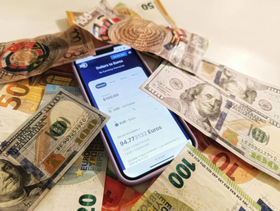 手機與貨幣標價互動的情境