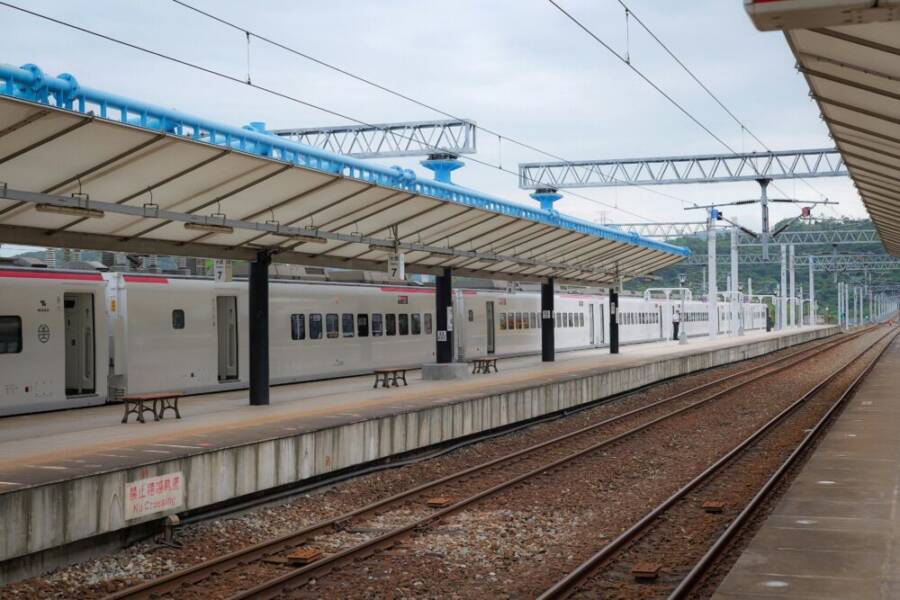 Train station platform in 台東縣, Taiwan featuring a modern rail design and empty tracks
