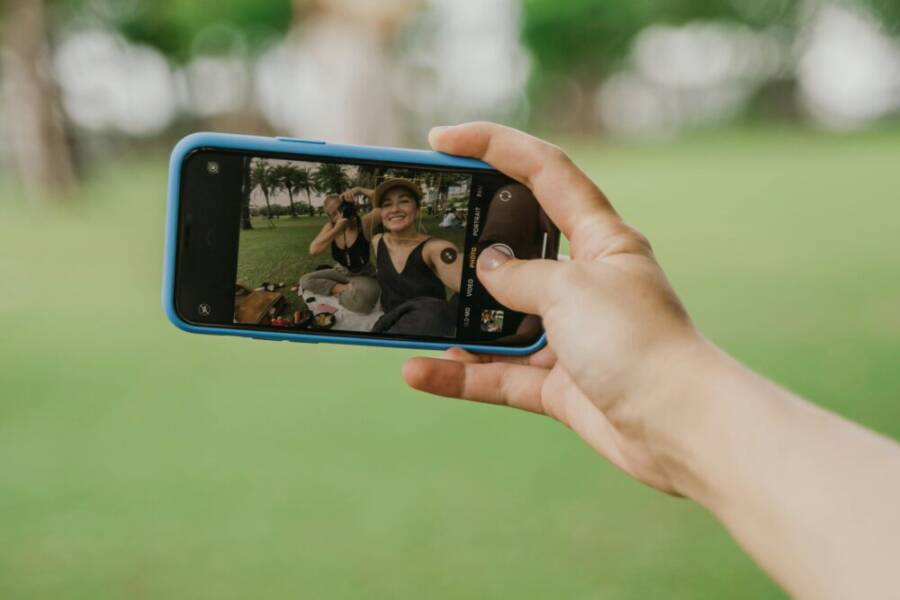 Selfie-ready smartphones in a row, ready for IG