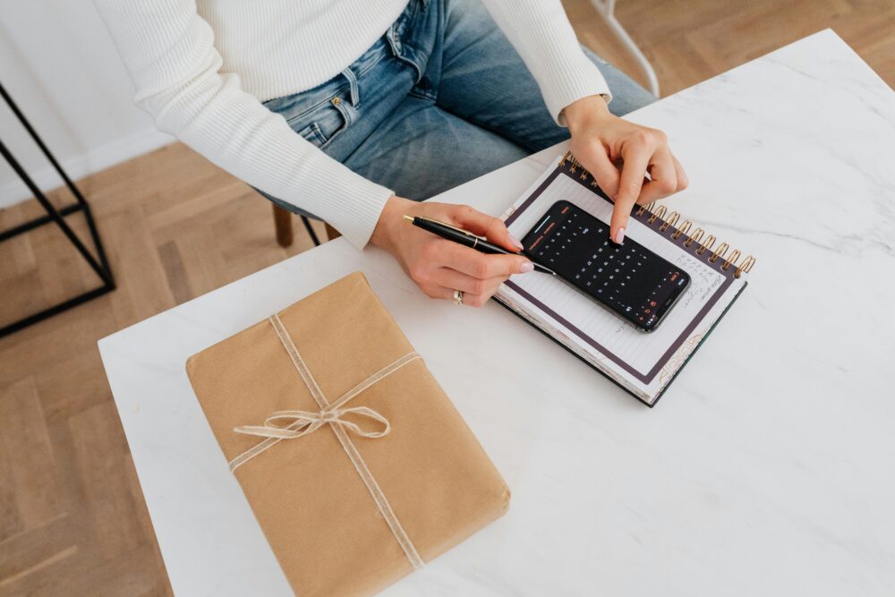 image of calendar management on smartphone