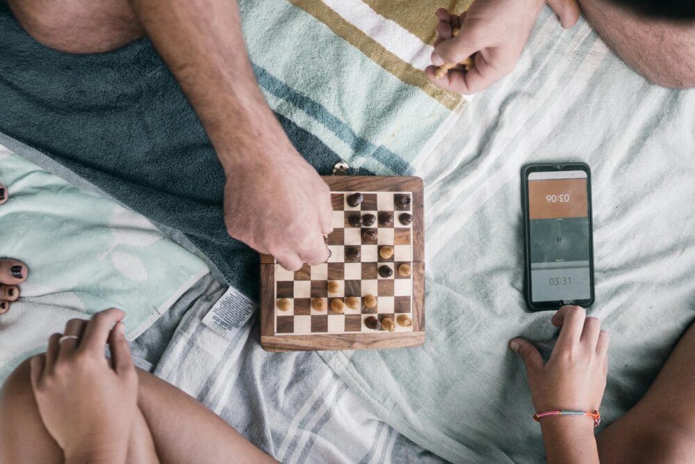 Casual indoor chess game with friends using a smartphone timer