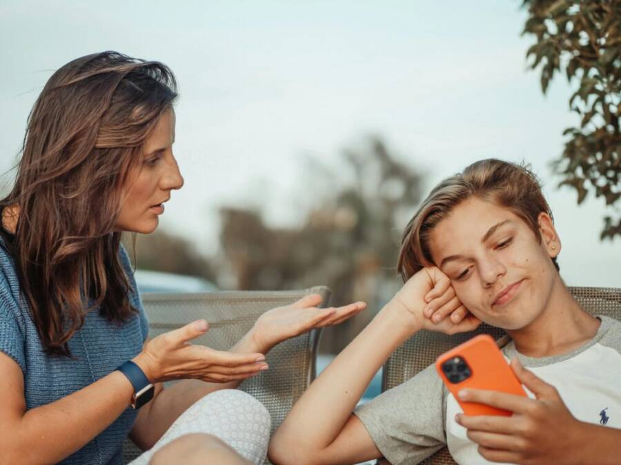 image of a parent and teen talking calmly about phone use
