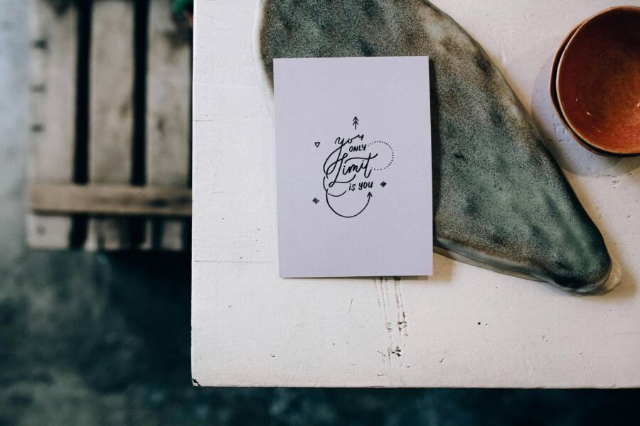 你唯一的限制就是你、信仰、信用卡的免費肖像相片