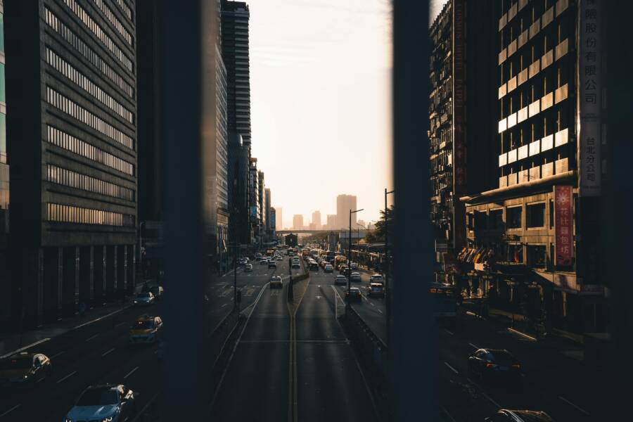 建築, 公共汽車, 汽車的免費圖庫相片