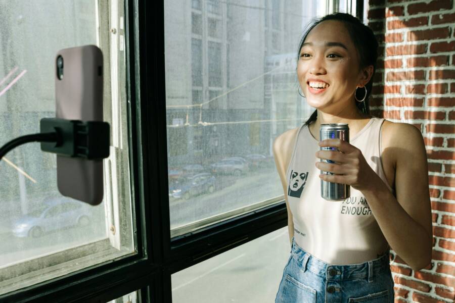 tik tok、三腳架、亞洲女人的免費圖庫相片
