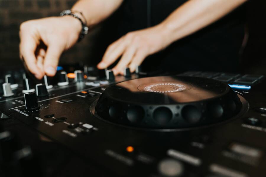 Dj 托坎多