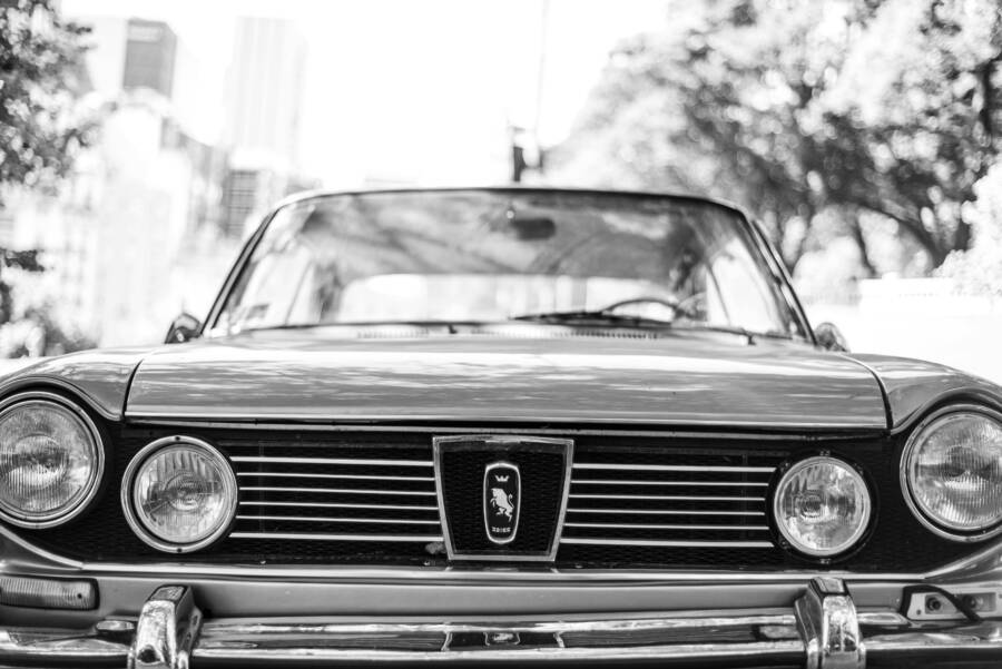 布宜諾斯艾利斯一張老爺車的黑白照片，演繹了永恆的都市美學。