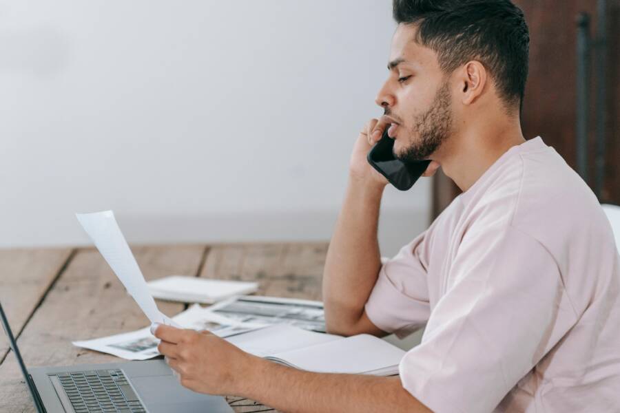 Fix a Phone That Can’t Receive Texts While You’re On a Call