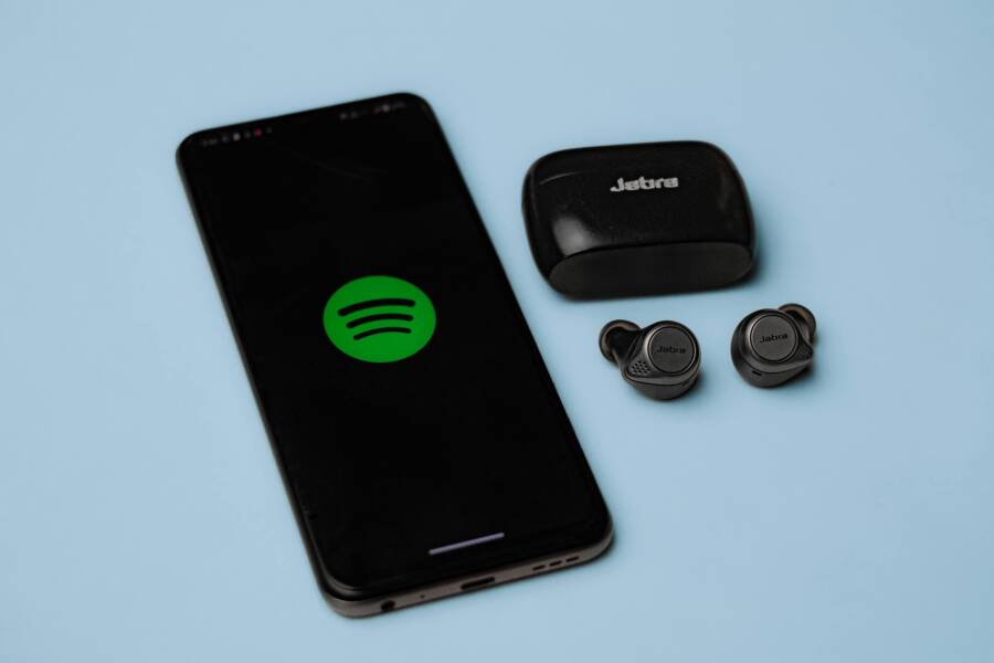 Fix Audio Apps That Stop Playing When You Open the Camera on Your Phone