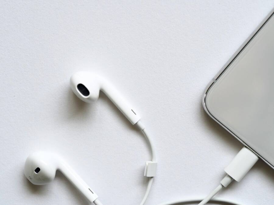 How to Fix a Phone That Cannot Detect a Wired Microphone