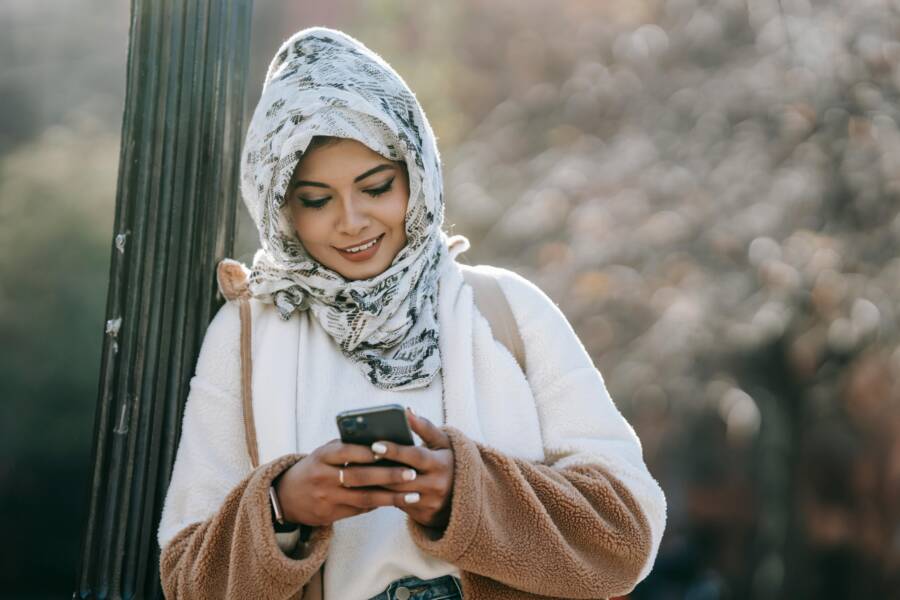 How to Fix Chat Apps Stuck on Connecting Forever on Your Phone