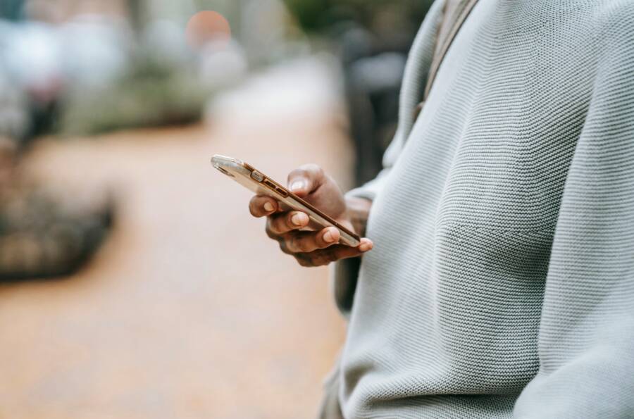 How to Fix GIFs Not Sending in Chat Apps on Your Phone
