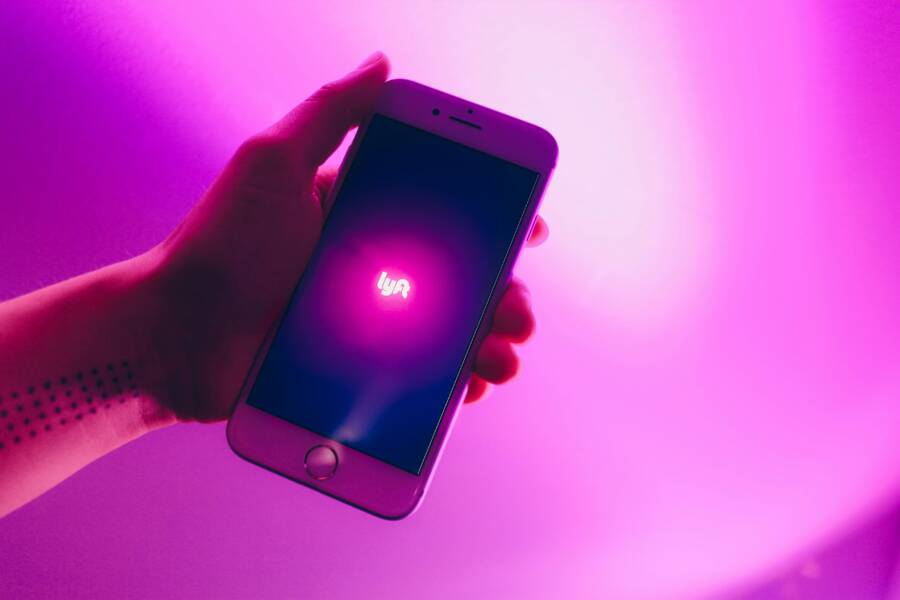 How to Troubleshoot a Phone That Cannot Download App Updates on Public Wi-Fi
