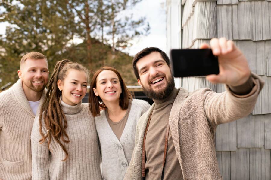 How to Troubleshoot Camera In Use Conflicts During Meetings on Your Phone