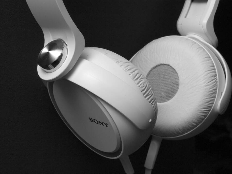 How to Troubleshoot Static Noise in Wired Headphones on Your Phone