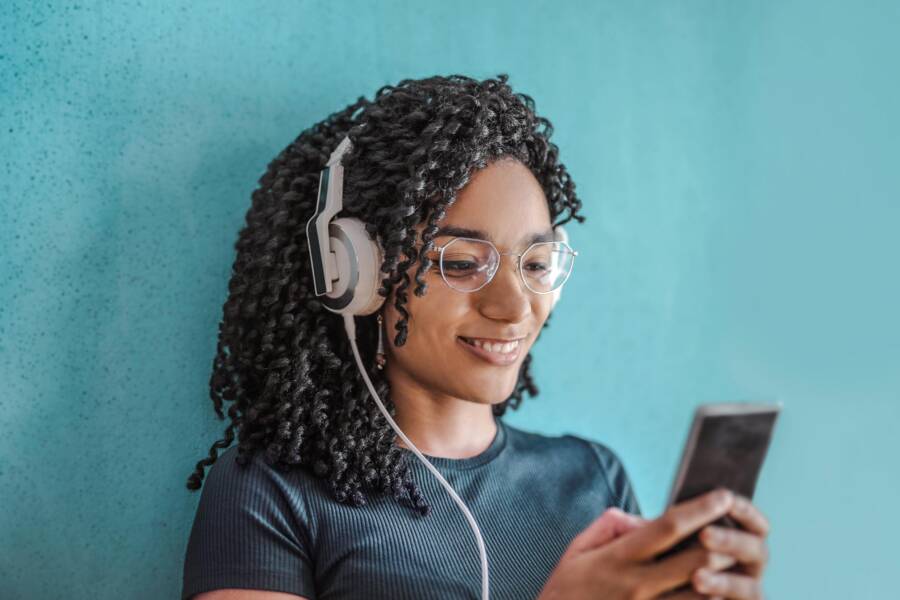 How to Troubleshoot Streaming Apps That Sign You Out on Your Phone