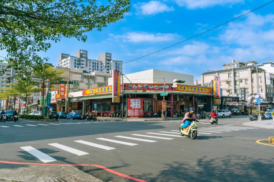 高雄一日圈只租一台機車就能跑遍經典景點與美食的省錢路線指南