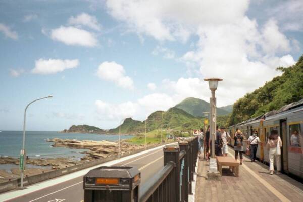 和平靜的海岸鐵道景觀