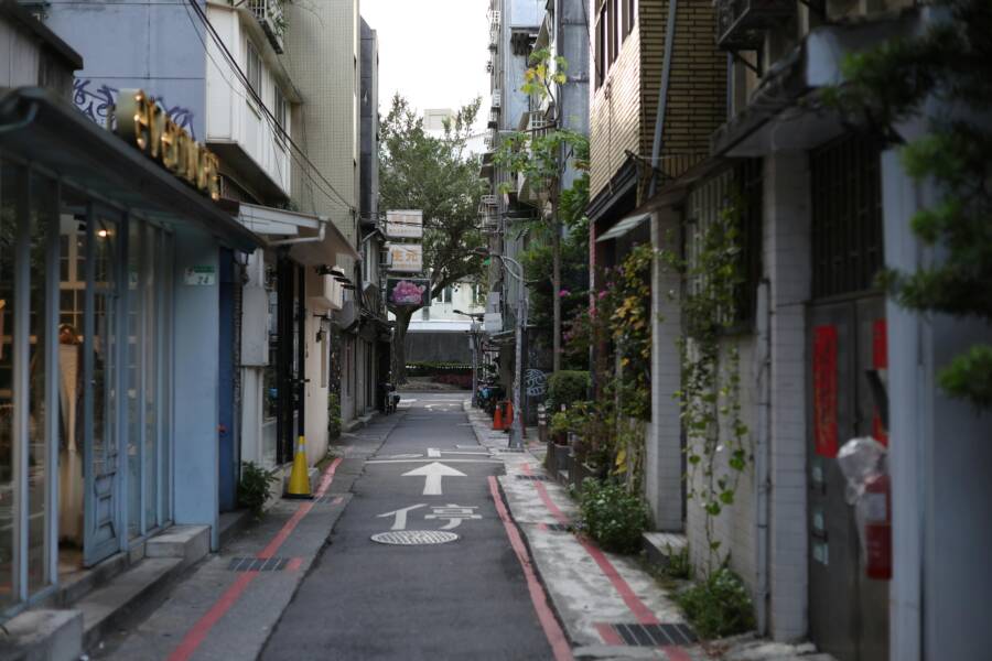 image of a serene urban path in Taipei