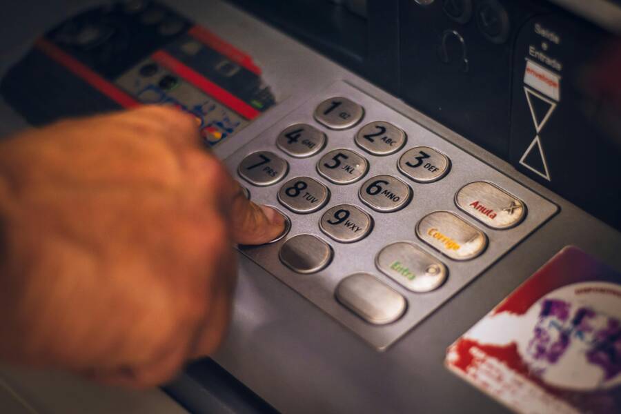 ATM 櫃員機操作畫面