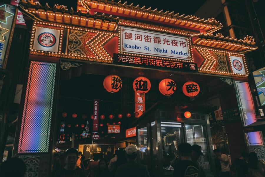 一中街夜市燈光人潮