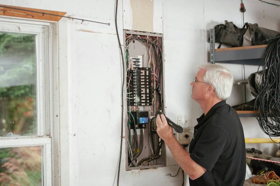 Safety Tips for Installing Lights with Home Depot Parts Safety Tips for Installing Lights with Home Depot Parts