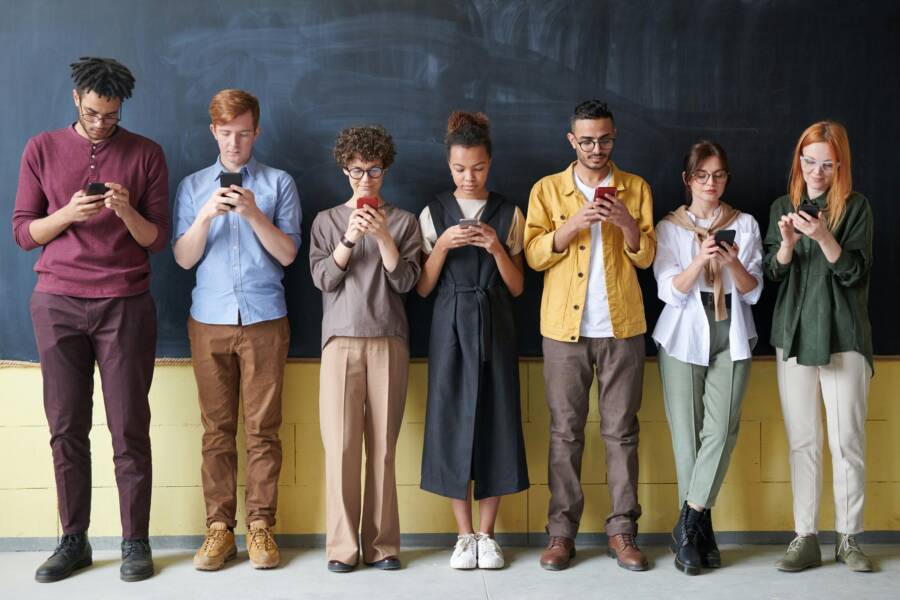 Troubleshooting a Phone That Can't Connect to a Mobile Network After Traveling