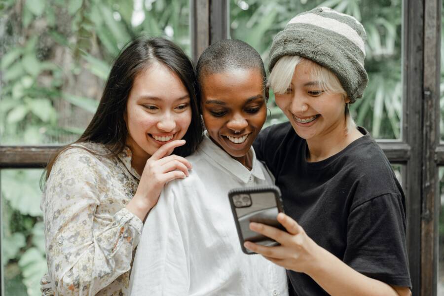 Troubleshooting MMS Not Arriving in Group Chats on Your Smartphone