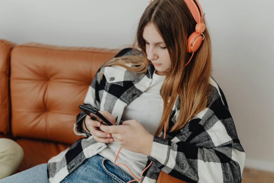Waiting… App Updates That Never Start on Your Phone