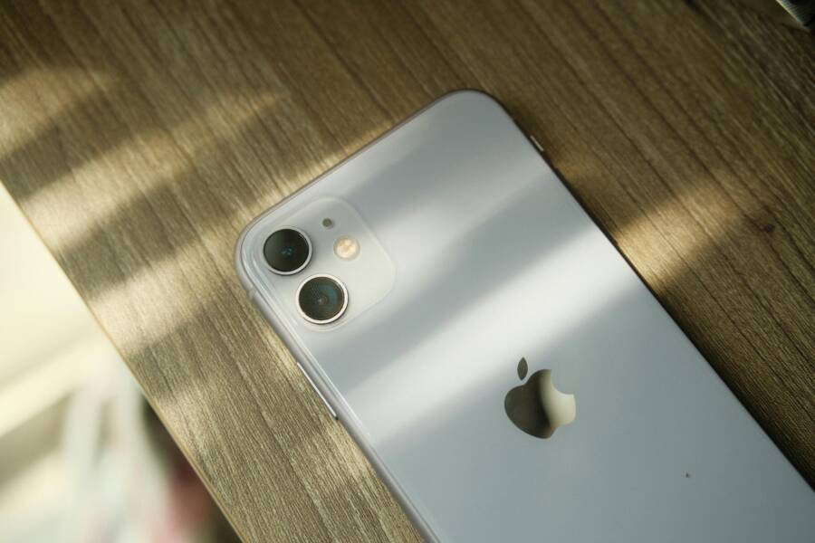 Phone Camera Flash Not Working on iPhone and Android
