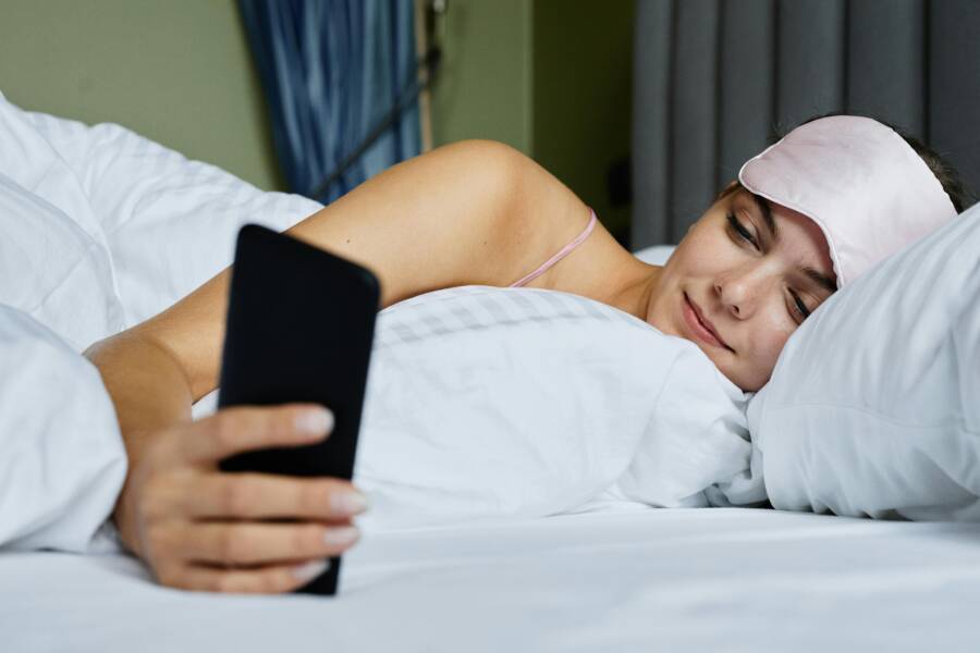 How to Adjust Your Smartphone for Better Nighttime Comfort